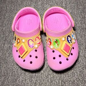 SOLD- Crocs Disney Princesses Light -Up Clogs kids size C6